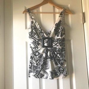 Cache sleeveless v neck tank gathered at bust xs